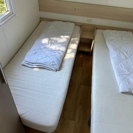 Luxueuze Stacaravan 4Pers Met Terras En Tuintje Bredene Exterior photo