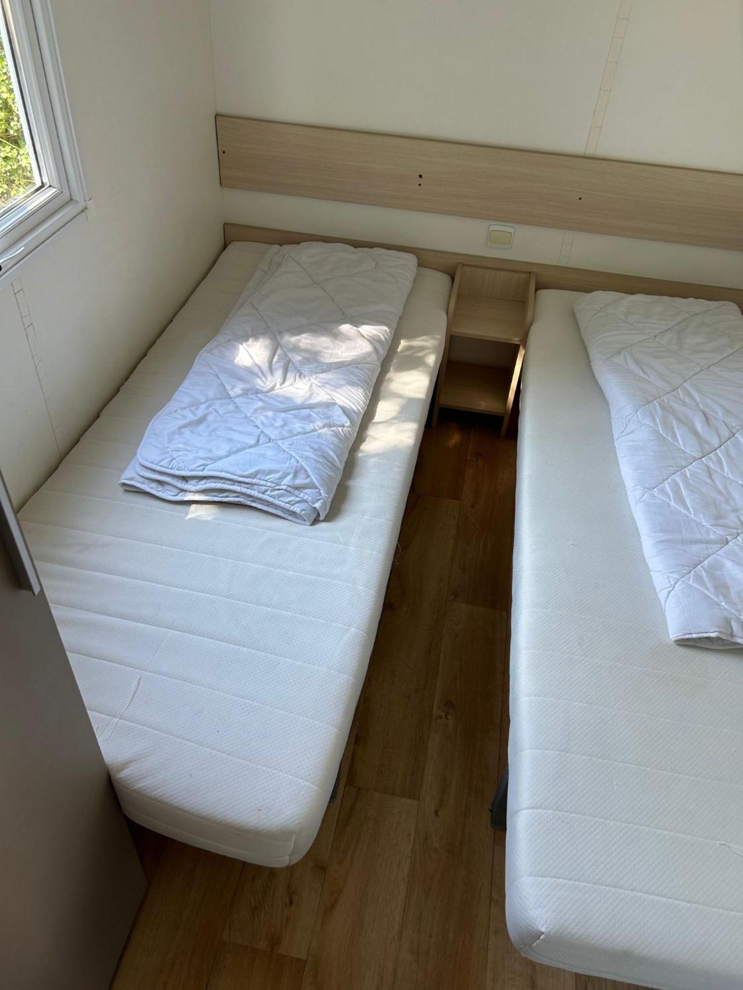 Luxueuze Stacaravan 4Pers Met Terras En Tuintje Bredene Exterior photo